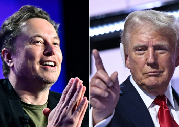 Elon Musk (L) has thrown is weight and considerable wealth behind Republican presidential candidate Donald Trump / ©AFP