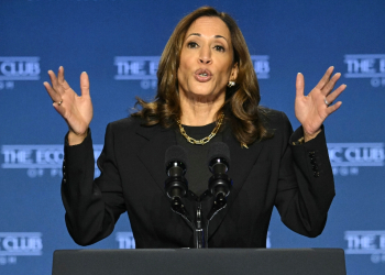 US Vice President and Democratic presidential candidate Kamala Harris speaks at the Philip Chosky Theatre during a campaign event in Pittsburgh, Pennsylvania, on September 25, 2024. / ©AFP