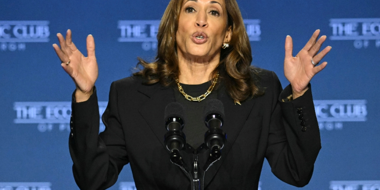 US Vice President and Democratic presidential candidate Kamala Harris speaks at the Philip Chosky Theatre during a campaign event in Pittsburgh, Pennsylvania, on September 25, 2024. / ©AFP