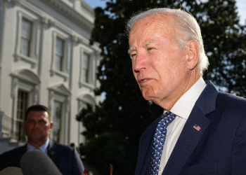 US President Joe Biden speaks with reporters after returning to the White House on September 2, 2024 / ©AFP