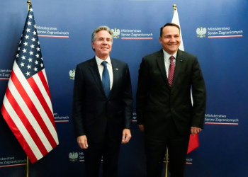 US Secretary of State Antony Blinken (L) and Poland's Foreign Minister Radoslaw Sikorski pose before a meeting in Warsaw. ©AFP