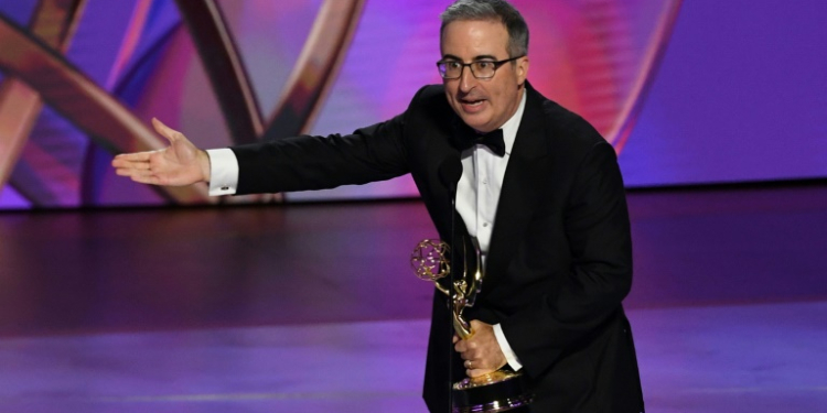 John Oliver's Emmys acceptance speech veered off the rails when he got the name of his son wrong, and then spent a long time thanking his dead dog. ©AFP