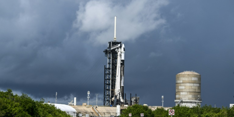 A SpaceX Falcon 9 rocket with the Crew Dragon Resilience capsule sits on Launch Complex 39A at Kennedy Space Center ahead of the Polaris Dawn Mission in Cape Canaveral, Florida. ©AFP