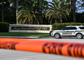 A street is blocked outside Trump International Golf Club in West Palm Beach, Florida, on September 15, 2024, after gunfire at former US president Donald Trump's golf course / ©AFP