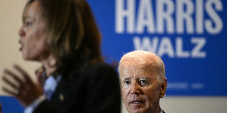 Joe Biden has promised to stay 'on the sidelines' as he supports Kamala Harris / ©AFP