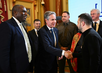 US Secretary of State Antony Blinken (C) and UK Foreign Secretary David Lammy (L) made a rare joint visit to Kyiv in a show of solidarity. ©AFP