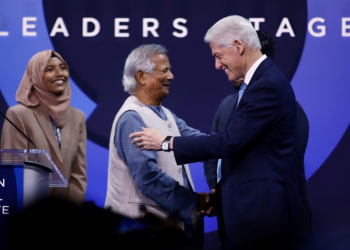 Bangladesh's interim leader Muhammad Yunus received high praise from former president Bill Clinton, who hailed their 40-year-long friendship and the global impact of the Bangladeshi's pioneering microfinance loans . ©AFP