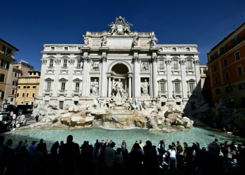 The 18th-century fountain was the backdrop to the most famous scene in Federico Fellini's film "La Dolce Vita", when actress Anita Ekberg takes a dip. ©AFP