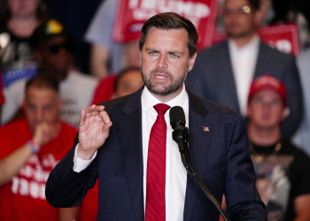 US Senator and Republican vice presidential candidate J.D. Vance has positioned himself himself as a spokesman for those from a downtrodden America / ©AFP