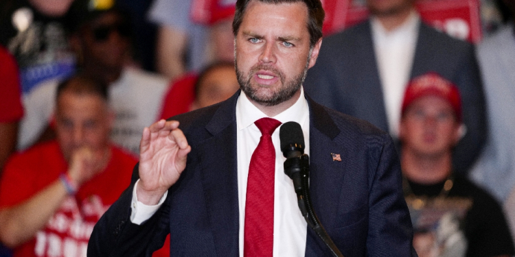 US Senator and Republican vice presidential candidate J.D. Vance has positioned himself himself as a spokesman for those from a downtrodden America / ©AFP