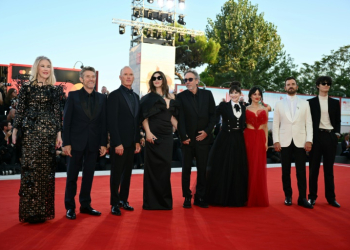 Cast walks the red carpet for the "Beetlejuice Beetlejuice" showing at the Venice Film Festival in August 2024. ©AFP