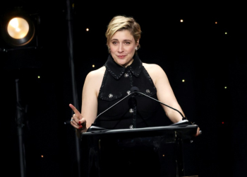 Greta Gerwig was honored at the Will Rogers Motion Picture Pioneers Foundation gala, which raises funds to support movie industry workers suffering injury or illness. ©AFP