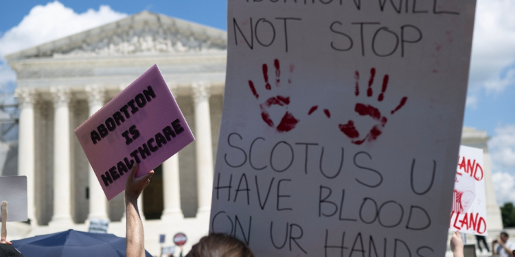 Abortion rights demonstrators rally to mark the first anniversary of the US Supreme Court ruling in the Dobbs v Women's Health Organization case in Washington, DC on June 24, 2023 / ©AFP