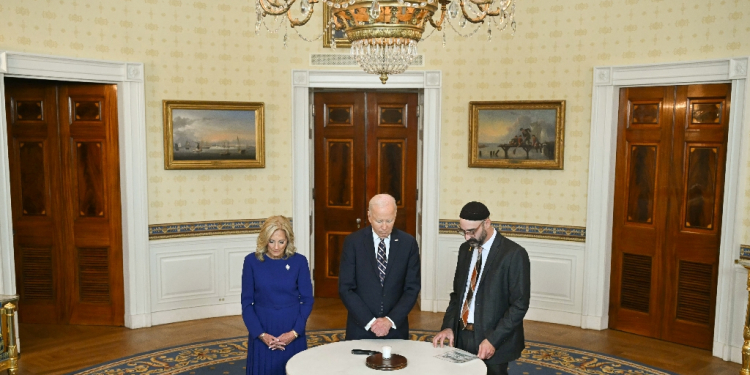 US President Joe Biden marks one year since Hamas attack on Israel with candle lighting / ©AFP