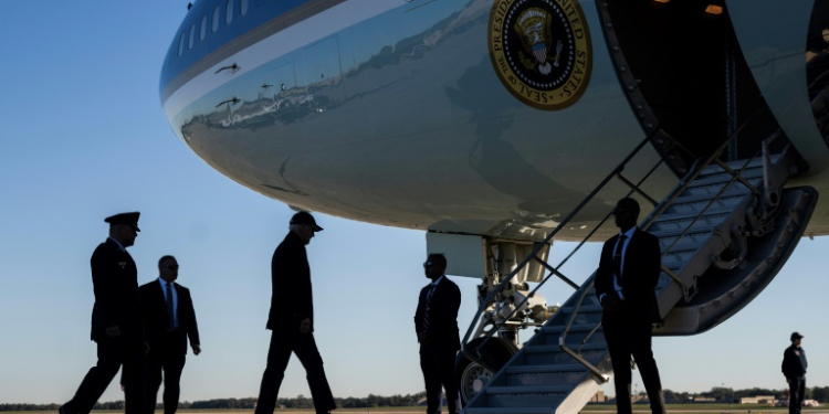 US President Joe Biden boards Air Force One at Joint Base Andrews, Maryland on October 17, 2024. ©AFP