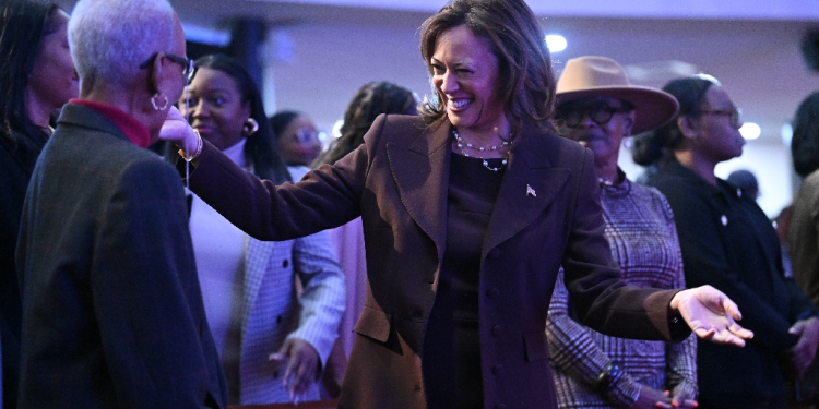 Kamala Harris greets congregants after speaking at the Church of Christian Compassion during a stop part of the campaign's 'Souls to the Polls' push, in Philadelphia / ©AFP