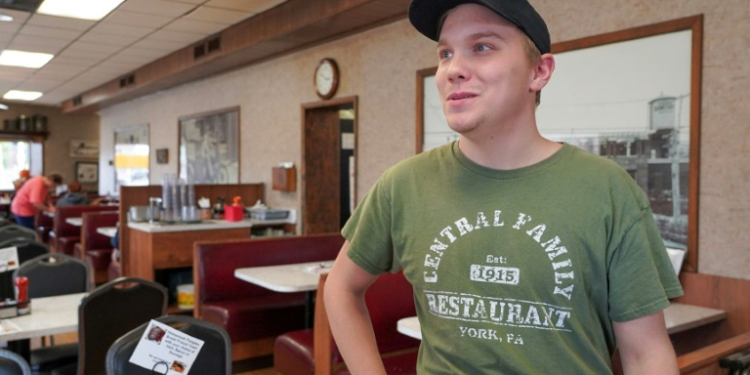 Zackree Kline, 21, works as a manager in a diner and also at a funeral home in York, Pennsylvania. ©AFP