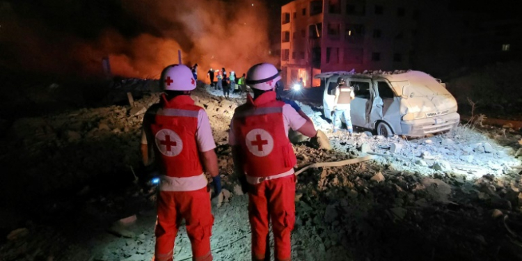 Responders arrive at the site of an Israeli airstrike in Toul, southern Lebanon . ©AFP