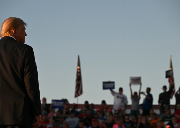 Supporters periodically erupted into chants of 'fight, fight, fight' as Republican presidential candidate Donald Trump returned to the site of an assassination attempt in Butler, Pennsylvania  / ©AFP