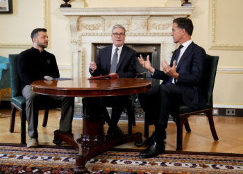 Keir Starmer (C) hosted Volodymyr Zelensky (L) and Mark Rutte (R) at his official Downing Street residence . ©AFP