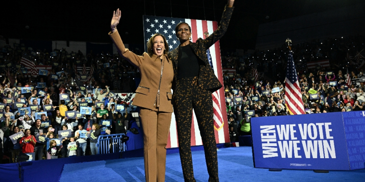 Kamala Harris and Michelle Obama at their campaign rally in Kalamazoo, Michigan / ©AFP