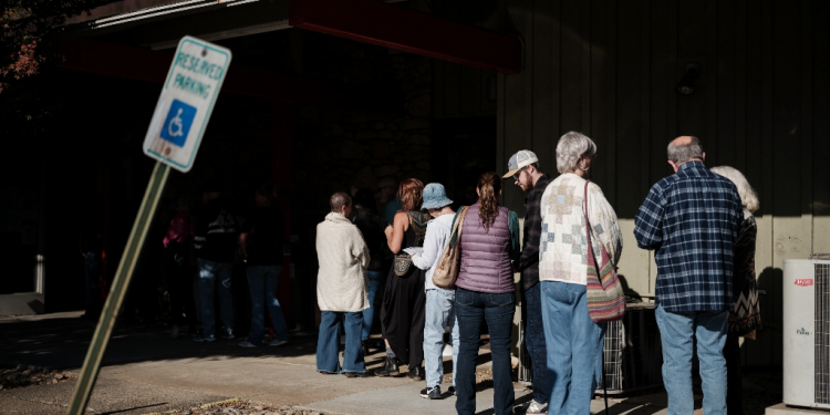 Voters line up in Black Mountain, in hurricane-ravaged North Carolina, to cast their ballots early in the US presidential election / ©AFP