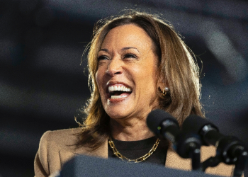 US Vice President and Democratic presidential candidate Kamala Harris featured on the cover of Vogue fashion magazine during a busy week of campaigning / ©AFP