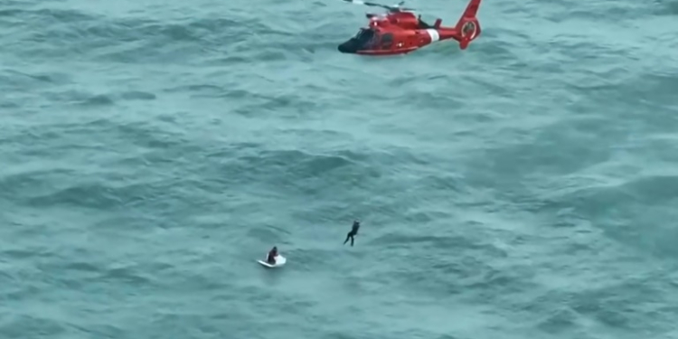 A video grab taken from footage released by the US Coast Guard shows a helicopter crew rescuing a man in the Gulf of Mexico. ©AFP