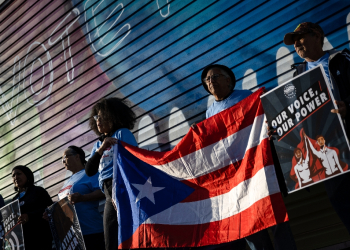 Supporters of US Vice President Kamala Harris, including Puerto Rican Americans, protested near a Donald Trump rally in Allentown, a minority-majority city in Pennsylvania / ©AFP