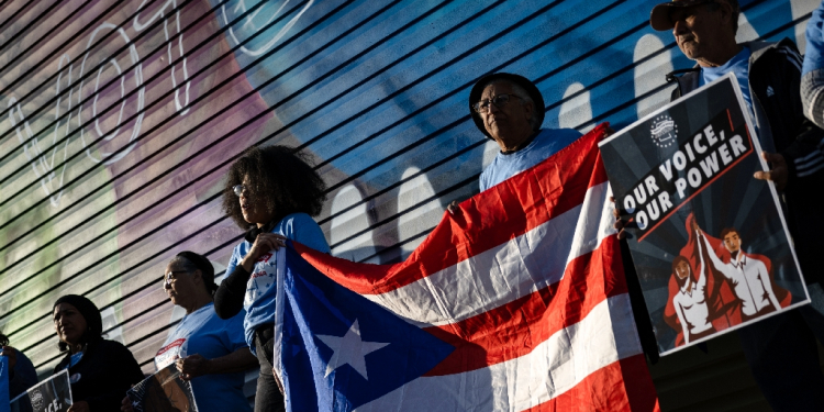 Supporters of US Vice President Kamala Harris, including Puerto Rican Americans, protested near a Donald Trump rally in Allentown, a minority-majority city in Pennsylvania / ©AFP