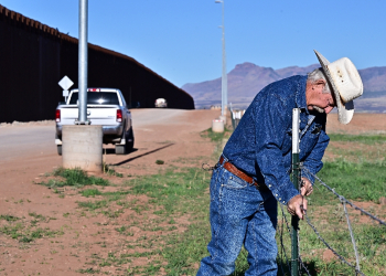 John Ladd, 69, of Palominas, Arizona, wants Trump to become president again so he can 'finish' his border wall / ©AFP