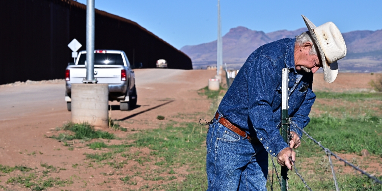 John Ladd, 69, of Palominas, Arizona, wants Trump to become president again so he can 'finish' his border wall / ©AFP