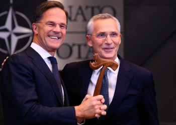 A ceremonial Icelandic gavel was used to mark the official handover between Jens Stoltenberg, right, and incoming NATO chief Mark Rutte / ©AFP