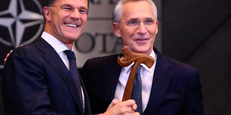 A ceremonial Icelandic gavel was used to mark the official handover between Jens Stoltenberg, right, and incoming NATO chief Mark Rutte / ©AFP