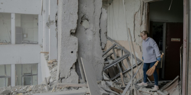 A missile struck the Derzhprom building, a historic Soviet skyscraper in Kharkiv. ©AFP