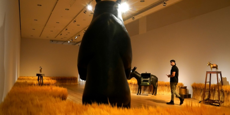 The monumental bear sculpture 'Tres Grand Ours (2009)' sold for $6.1 million. ©AFP