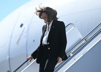 US Vice President Kamala Harris arrives in Greenville, North Carolina for a campaign event with barely three weeks to go in her White House race against Republican Donald Trump / ©AFP