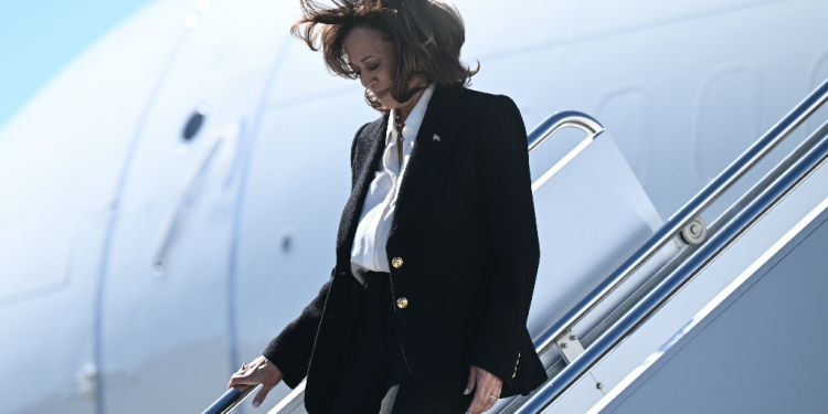 US Vice President Kamala Harris arrives in Greenville, North Carolina for a campaign event with barely three weeks to go in her White House race against Republican Donald Trump / ©AFP