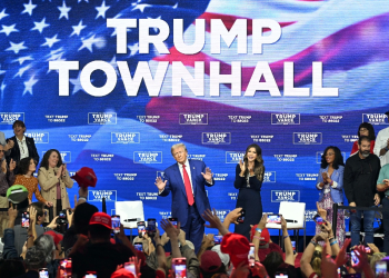 Donald Trump dances to music after ending questions early at his latest televised town hall / ©AFP