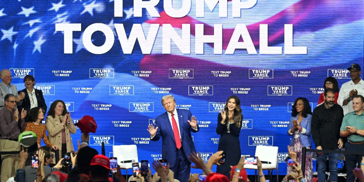 Donald Trump dances to music after ending questions early at his latest televised town hall / ©AFP