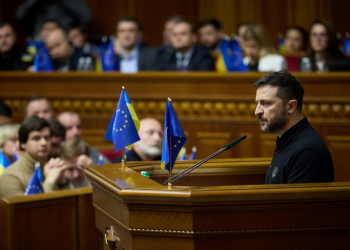 Ukraine President Volodymyr Zelensky addresses members of the Ukrainian parliament in Kyiv to announce details of his Victory Plan to end the war in his country. ©AFP