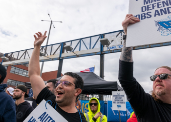 Striking workers at the Red Hook Container Terminal in Brooklyn, New York, gather after members of the International Longshoremen's Association began walking off the job / ©AFP