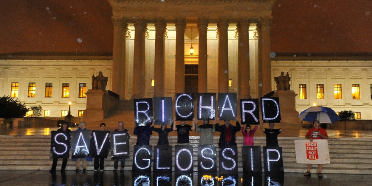 A 2015 rally by anti-death penalty activists outside the US Supreme Court seeking to prevent the execution of Oklahoma inmate Richard Glossip / ©AFP