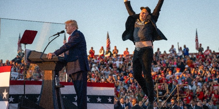 Tesla CEO Elon Musk jumps on stage as he joins former US president and Republican presidential candidate Donald Trump during a campaign rally  / ©AFP