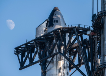 The SpaceX Starship sits on a launch pad at Starbase near Boca Chica, Texas ahead of the Starship Flight 5 test. ©AFP