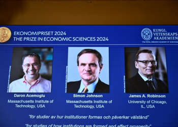 Daron Acemoglu, Simon Johnson and James Robinson demonstrated a relationship between societal institutions and prosperity, the Nobel economics jury said. ©AFP