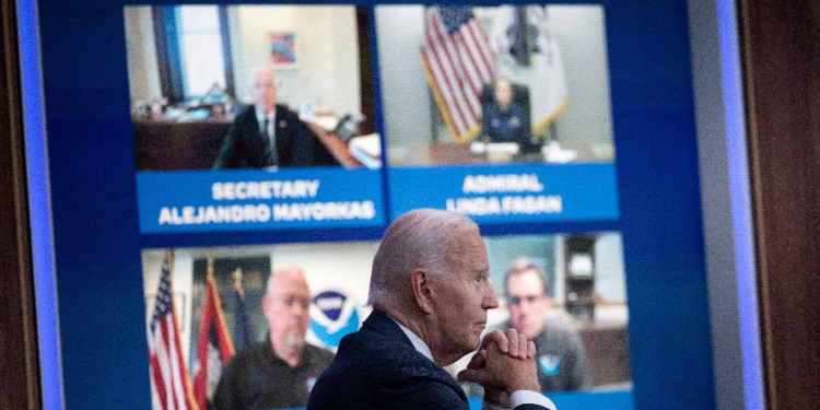 US President Joe Biden listens during a briefing about Hurricane Milton on October 9, 2024 in Washington / ©AFP