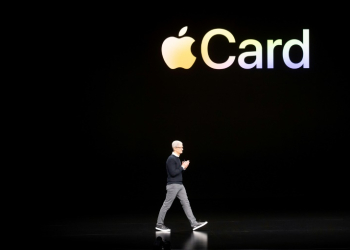 A US consumer protection bureau says Apple Card users who thought they were automatically enrolled for interest-free payments when buying Apple gadgets found themselves paying for the debt. ©AFP