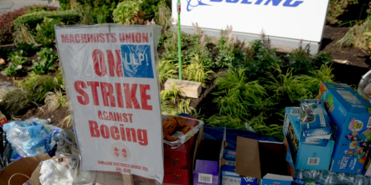 Shortly after the strike started last month, Boeing Co. workers and supporters set up a striking station outside the manufacturing facility in Renton, Washington . ©AFP