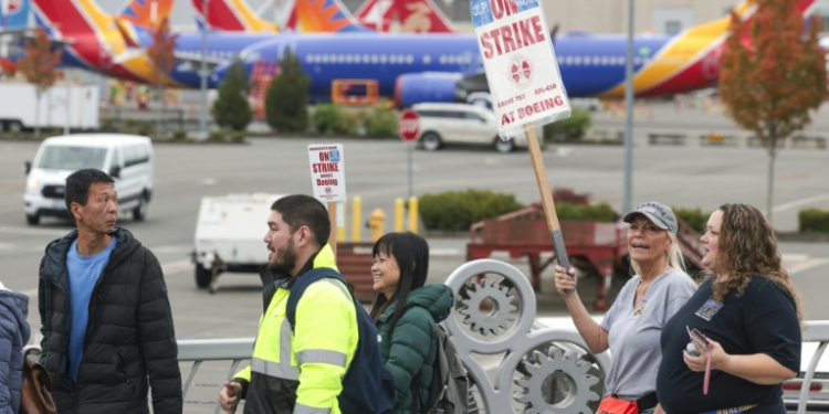 Some 33,000 Boeing workers have been on the picket lines since September 13. ©AFP